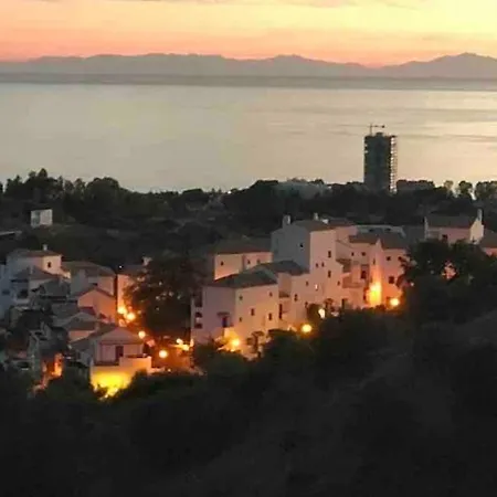 Brisas Del Mar 公寓